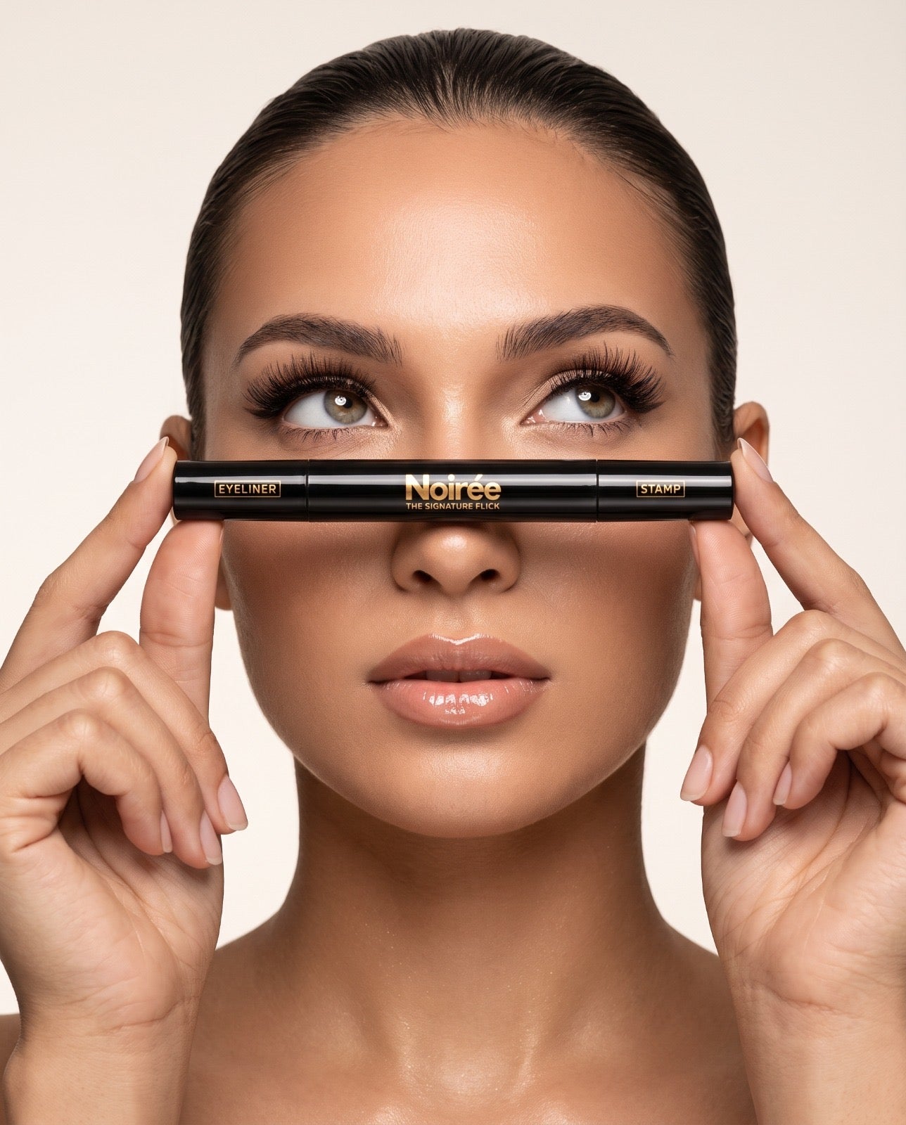 The Signature Flick Winged Eyeliner Stamp & Liner Duo